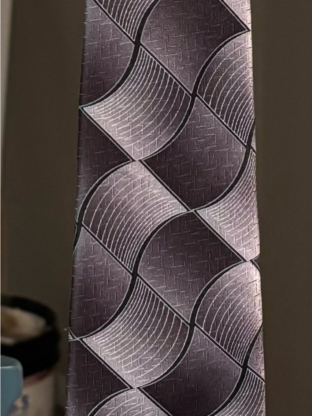 Men's Gray Patterned Silk Tie - Modern Curved Geometric Design
